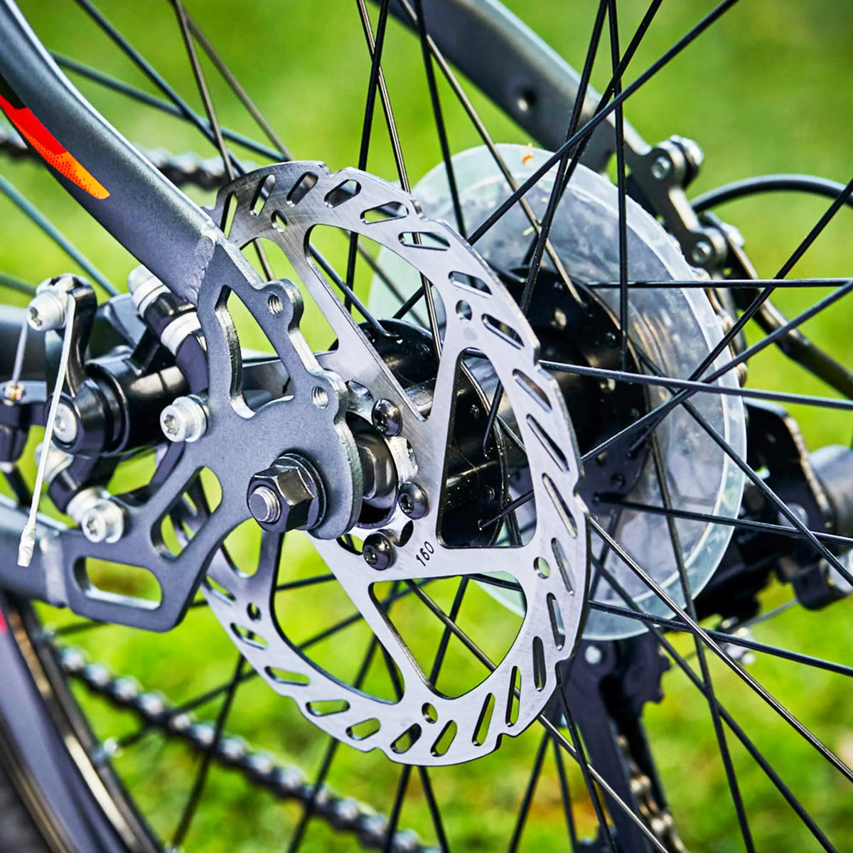 24 21-Speed Mountain Bike with Disc Brakes O304
